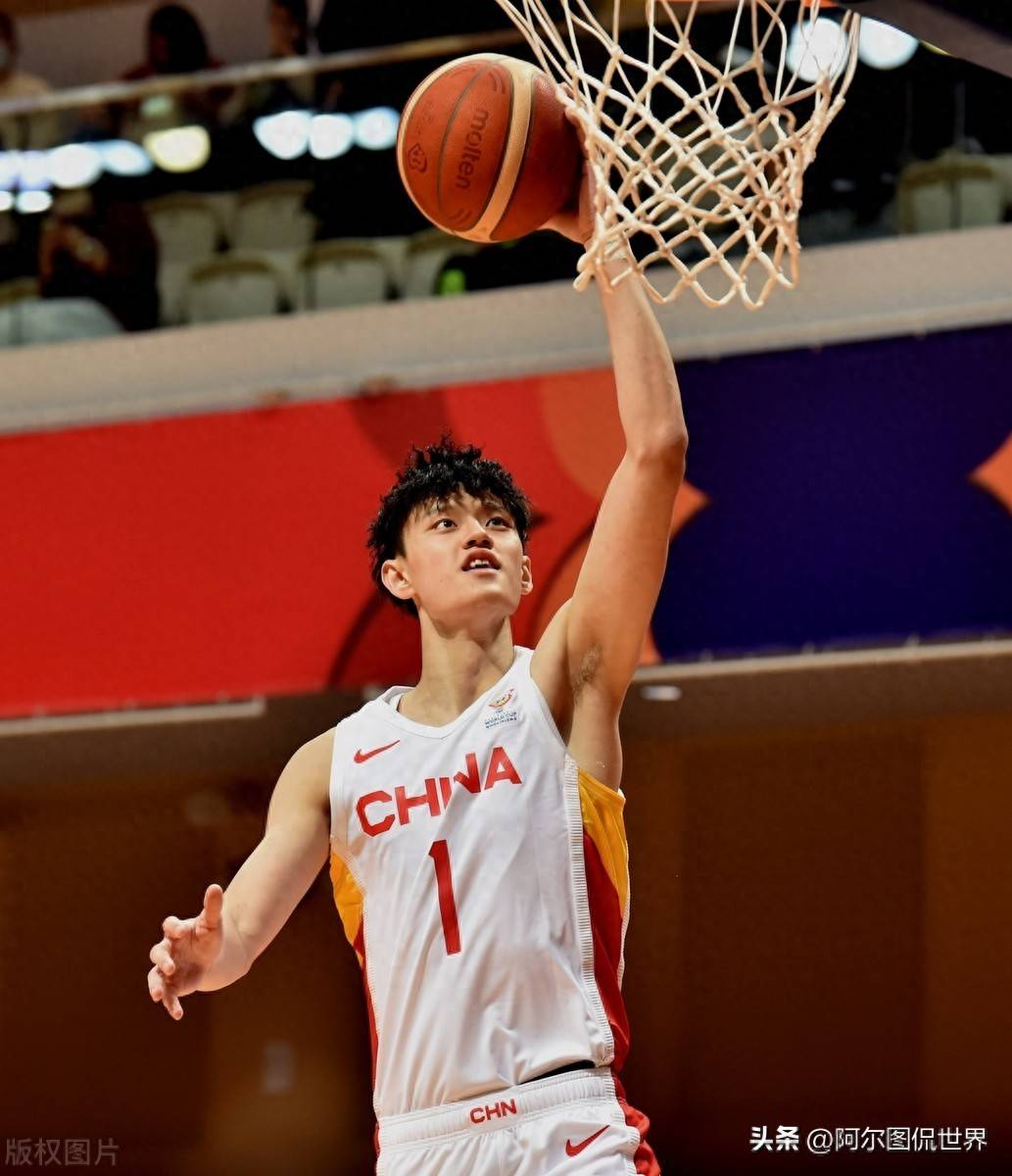 爱体育官方网站-青年球员在国际篮球比赛中崭露头角