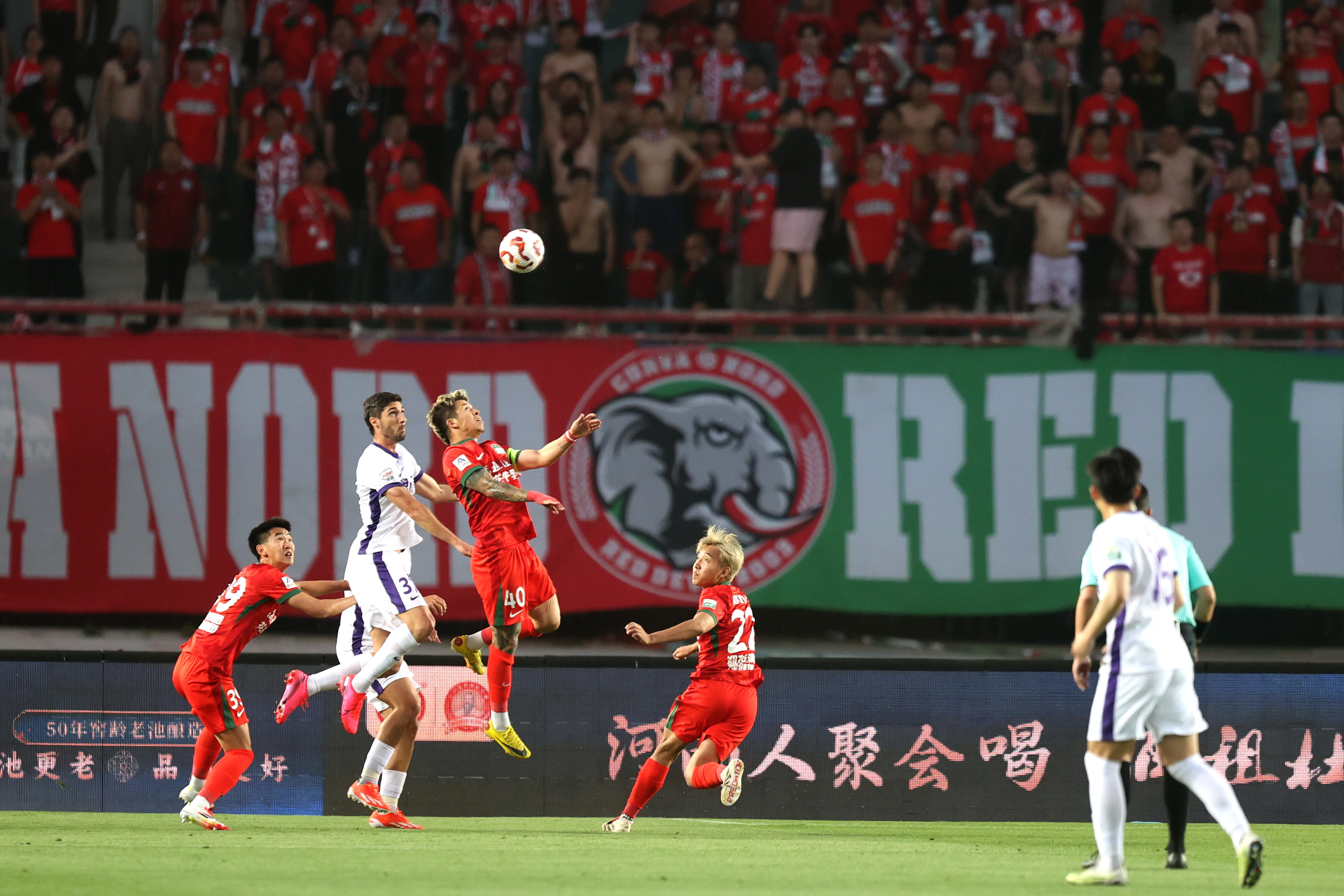 河南队全队合练备战季后赛,期望打破局面取得突破 河南队全队合练备战季后赛,期望打破局面取得突破