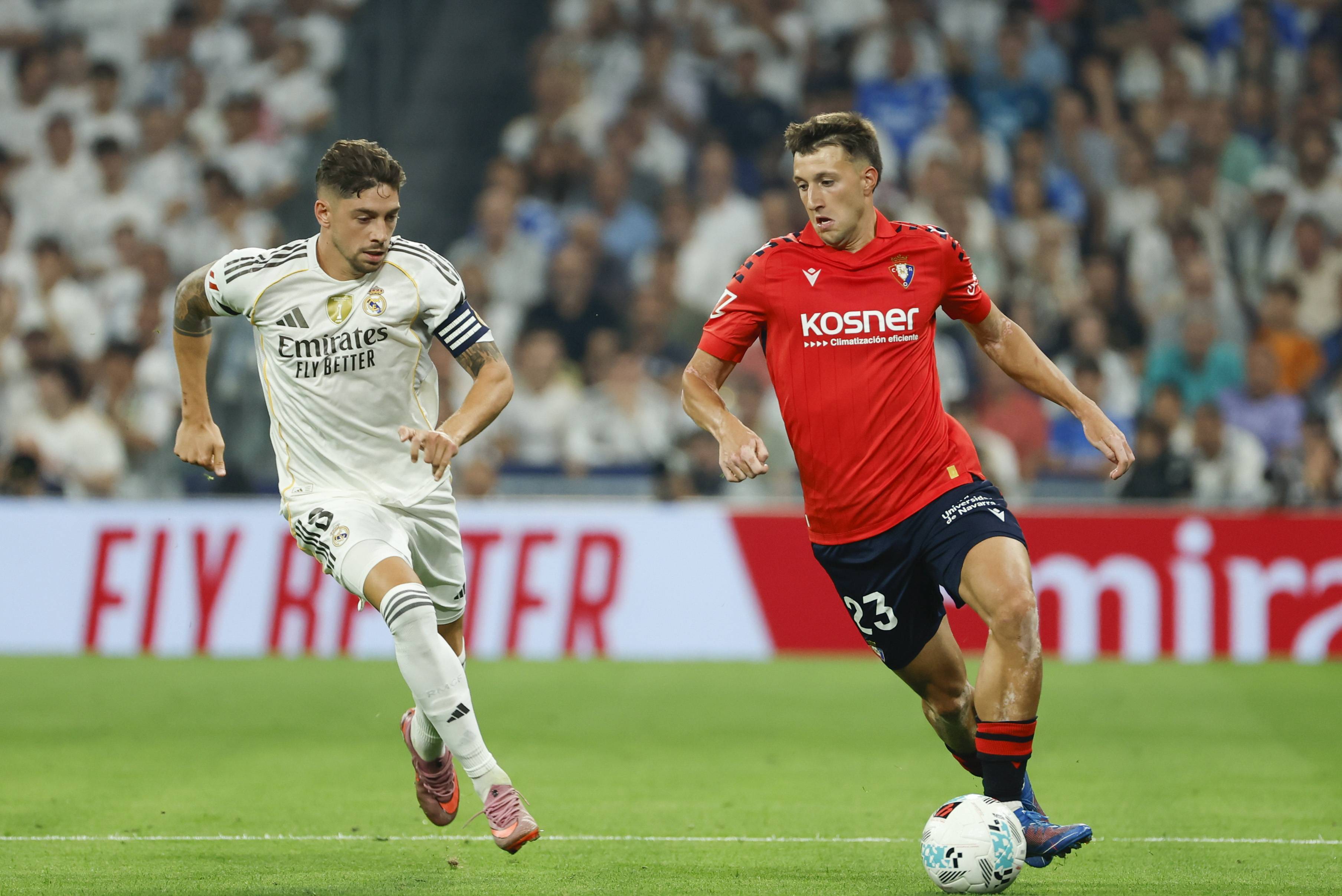 奥萨苏纳球员在比赛中展现出色实力 奥萨苏纳球员在比赛中展现出色实力