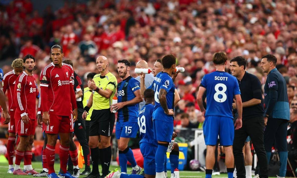 爱体育-美洲足球热潮席卷,球员赛场碰撞