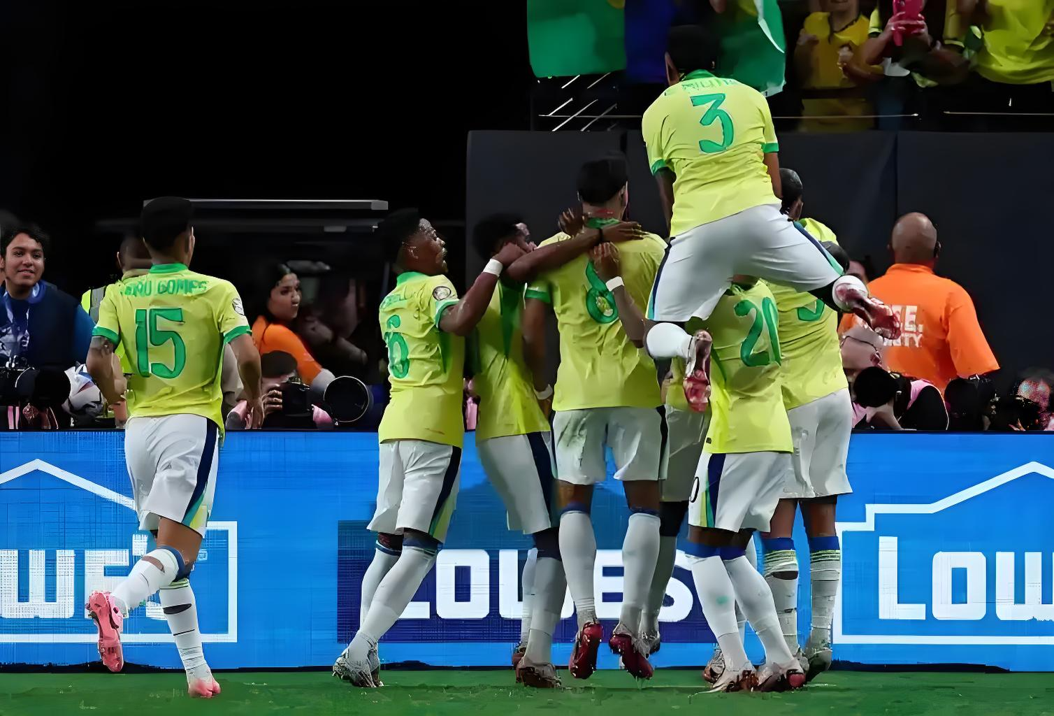 美洲足球热潮席卷,球员赛场碰撞 美洲足球热潮席卷,球员赛场碰撞