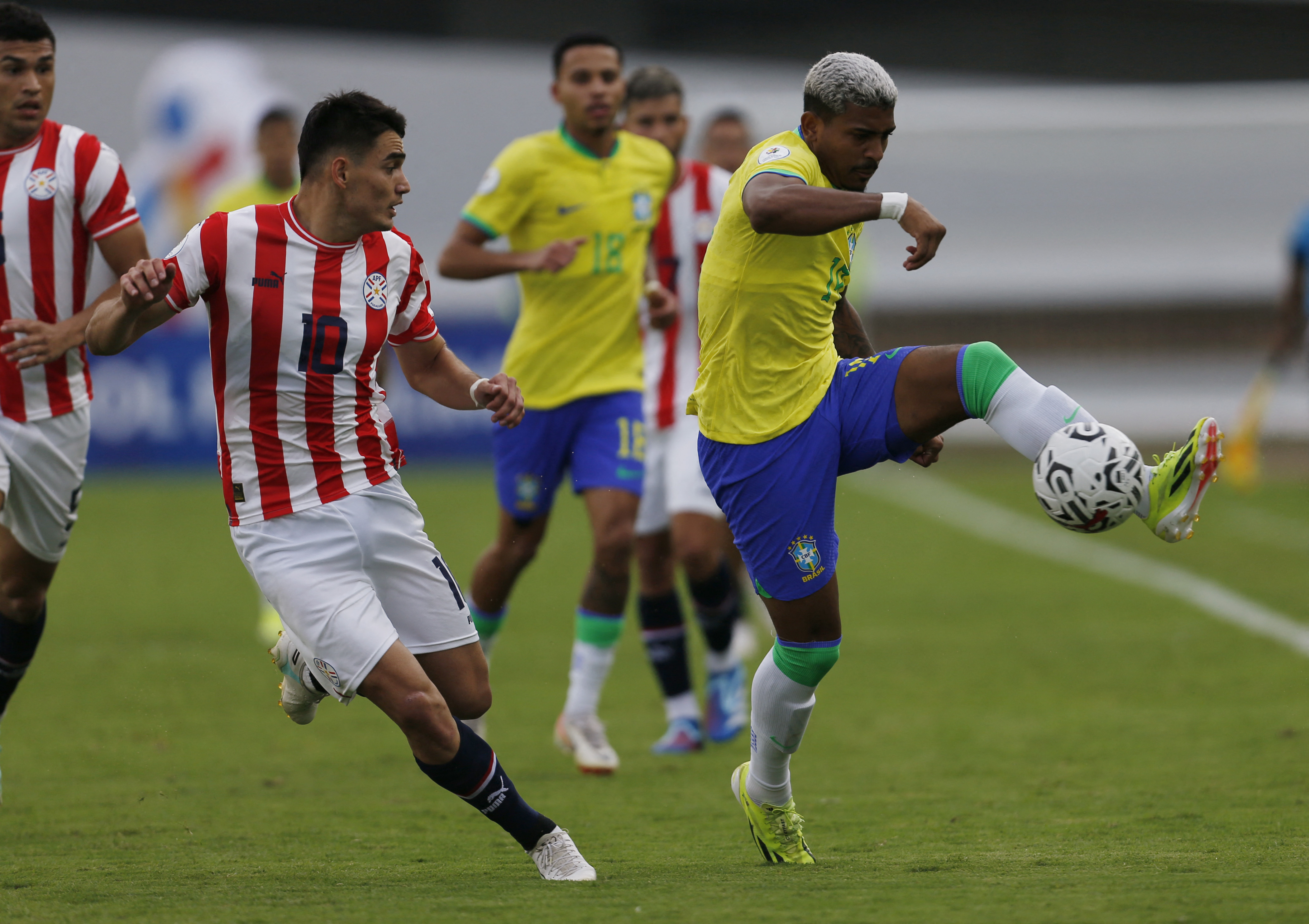 爱体育-顶级足球职业联赛竞争激烈,球风飙人