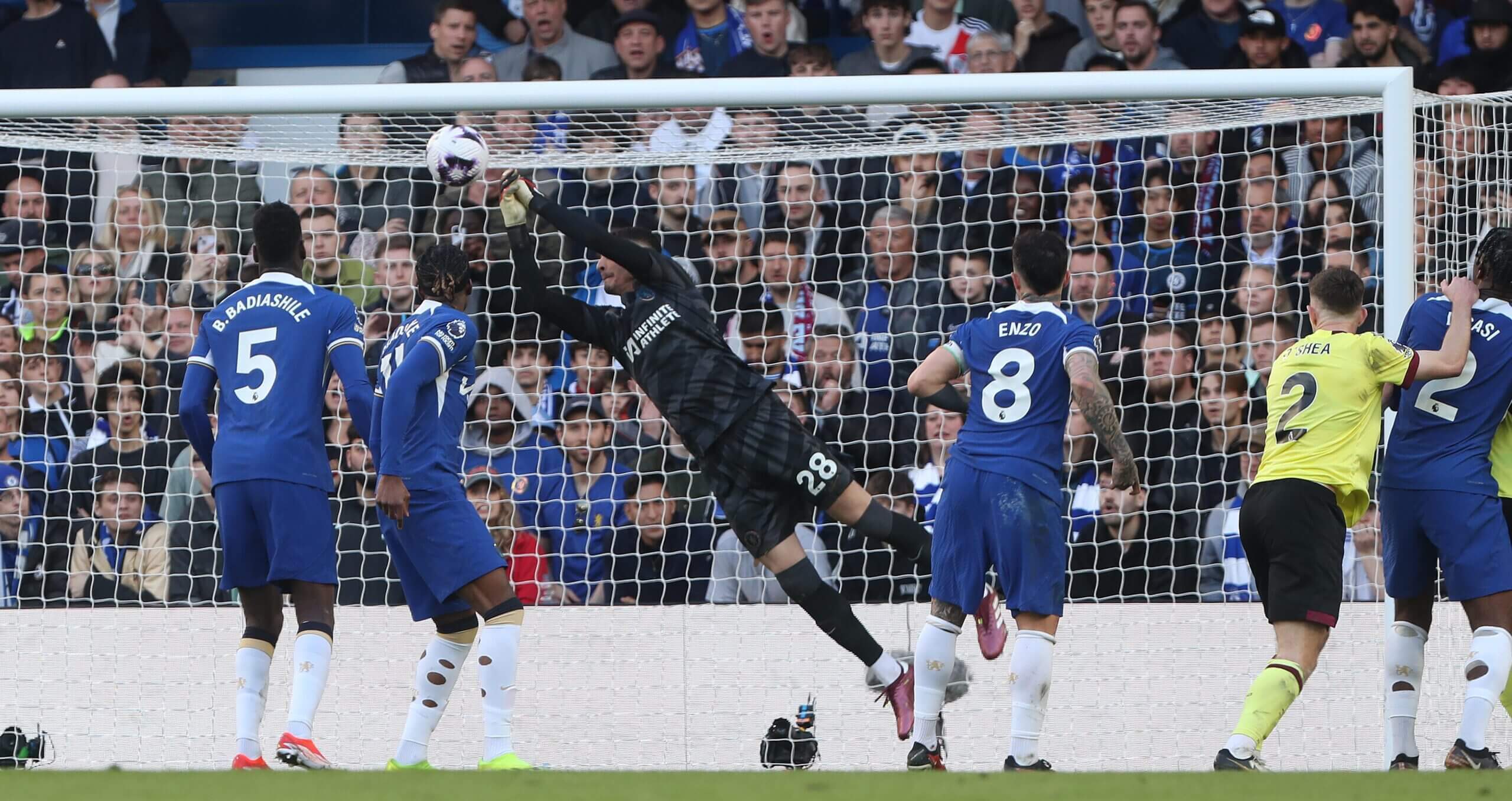 切尔西控制比赛，实现胜利