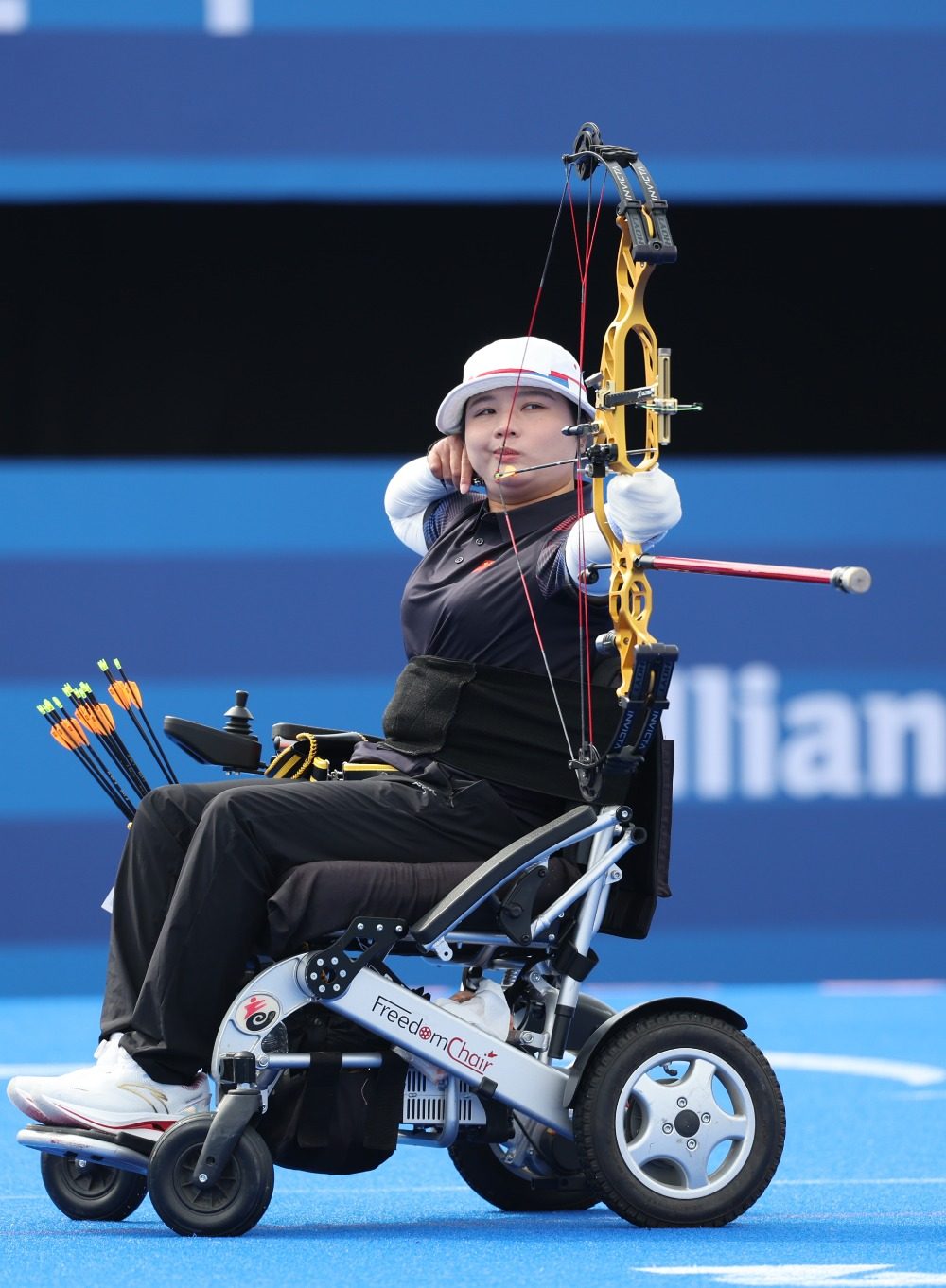 射箭女子团体赛激战，韩国选手射中靶心夺冠！