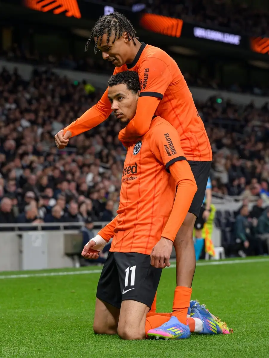 爱体育-欧冠预选赛悬念重重,球队争夺胜利机会