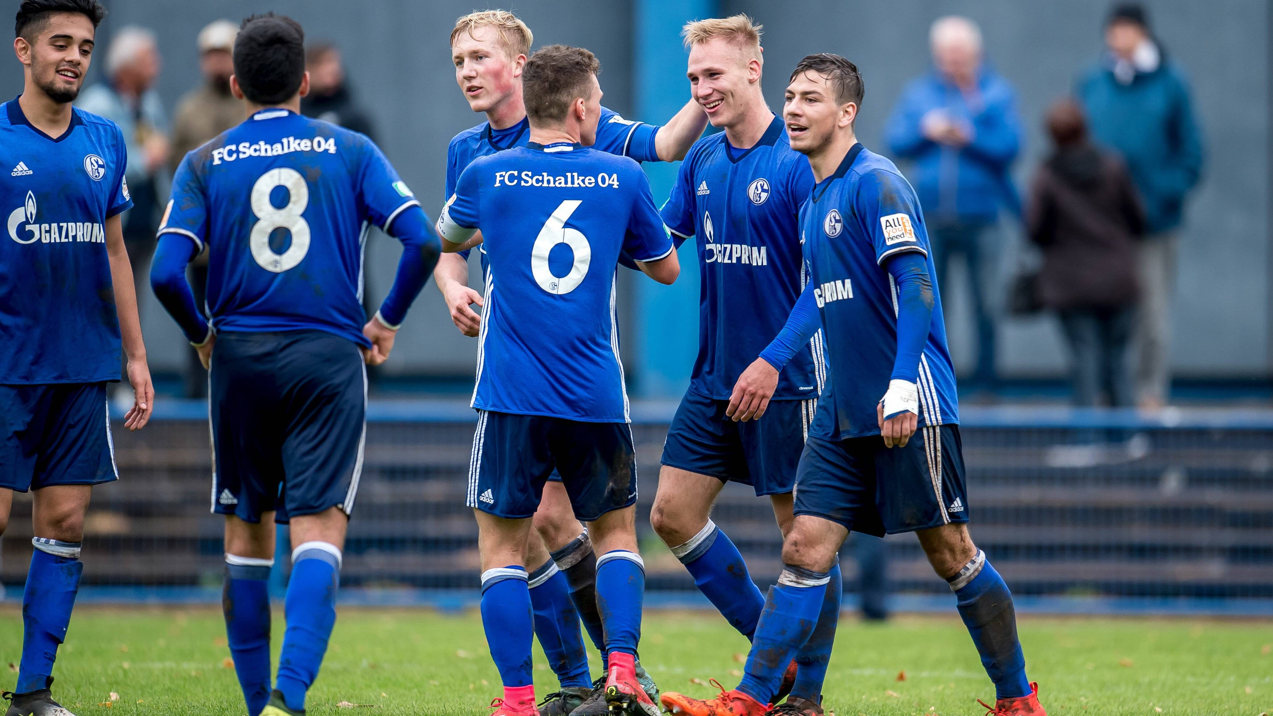 门兴格拉德巴赫主场击败柏林赫塔，继续向前