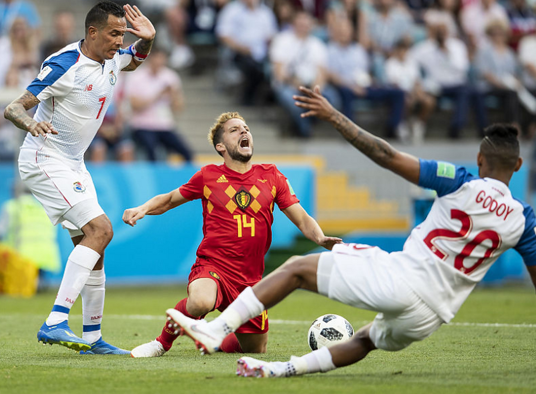 爱体育-莱切斯特城狐狸军团,铁血征战欧洲