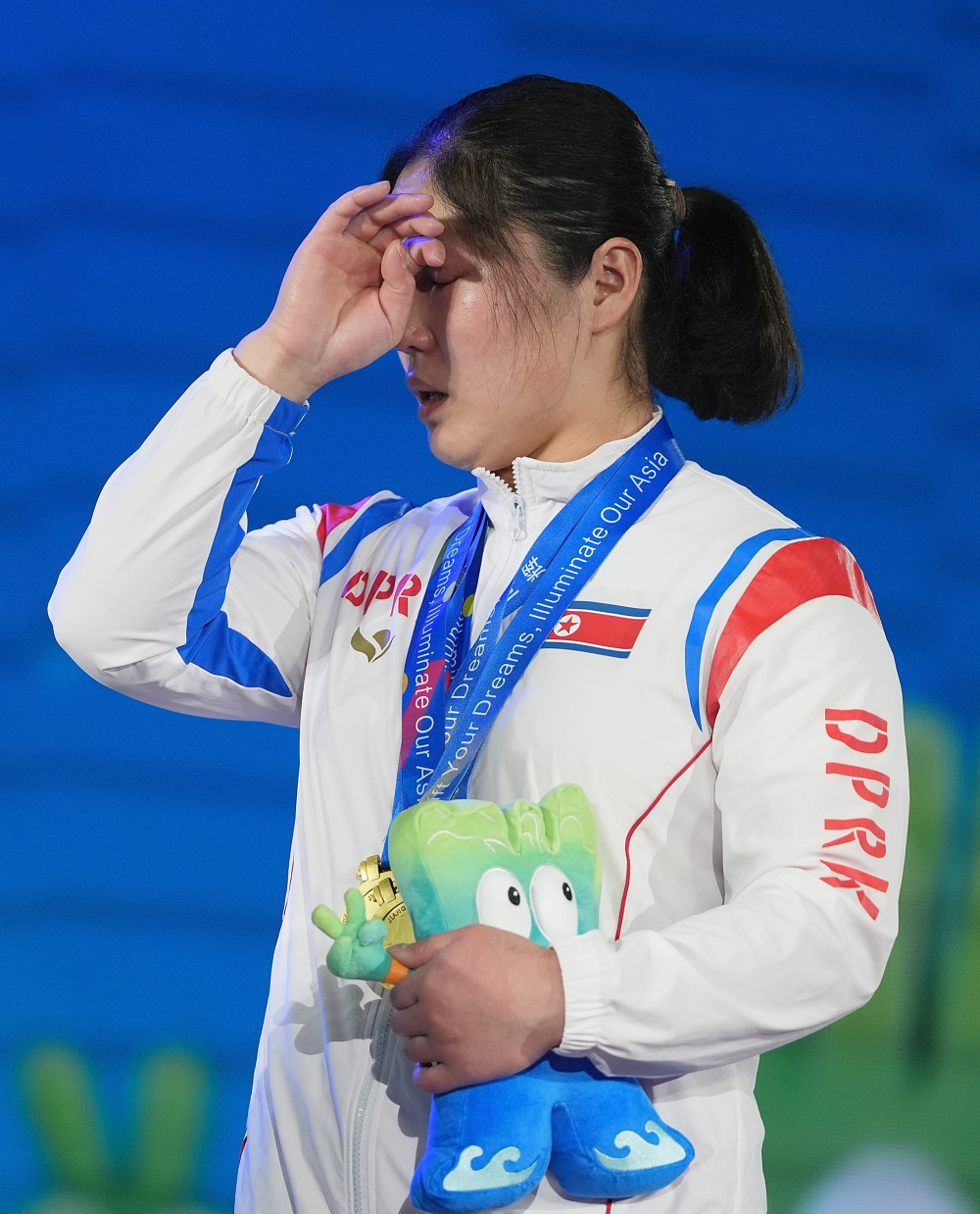 爱体育-女子举重竞争激烈，俄罗斯选手夺冠