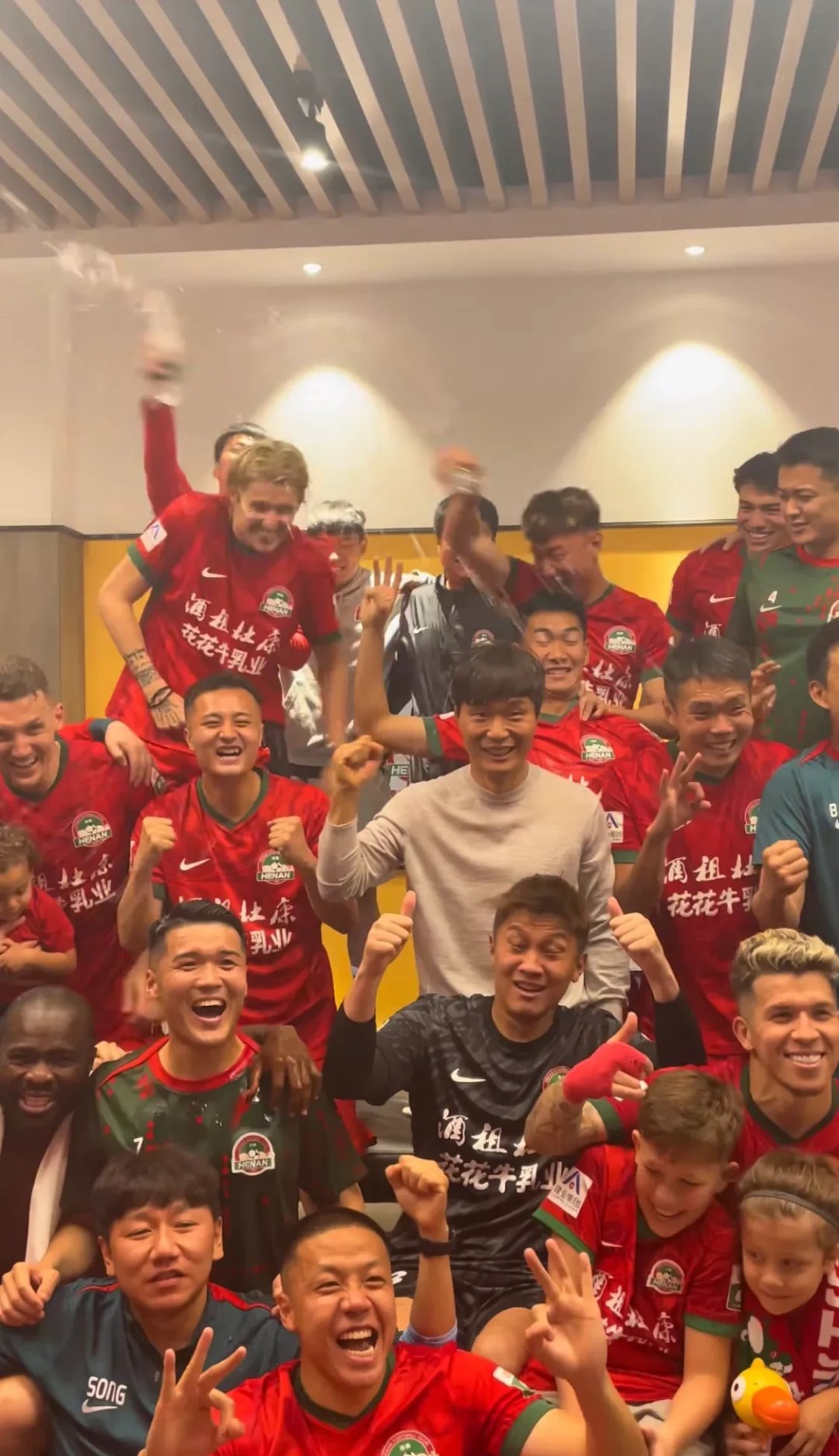 河南男篮在主场战胜深圳队,迎来胜利 河南男篮在主场战胜深圳队,迎来胜利