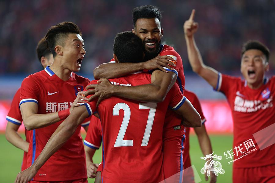 重庆斯威客场不敌山东鲁能,呈现低迷状态 重庆斯威客场不敌山东鲁能,呈现低迷状态