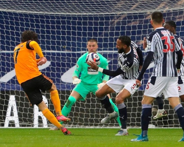 爱体育-狼队主场逼平对手,铁血斗志显现字符