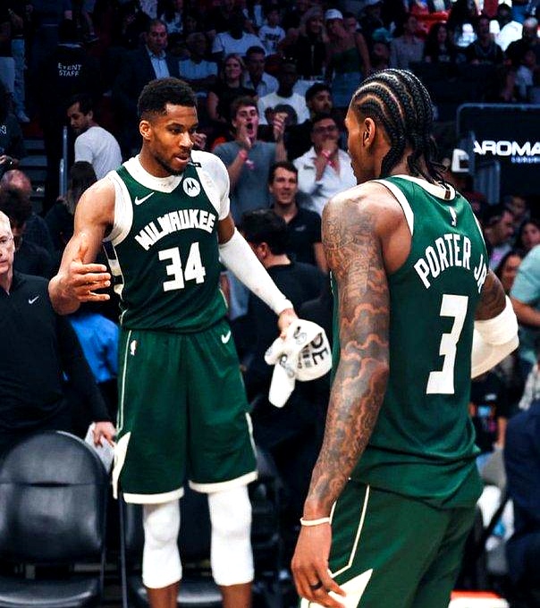 雄鹿队的进攻火力令对手难以招架 雄鹿队的进攻火力令对手难以招架