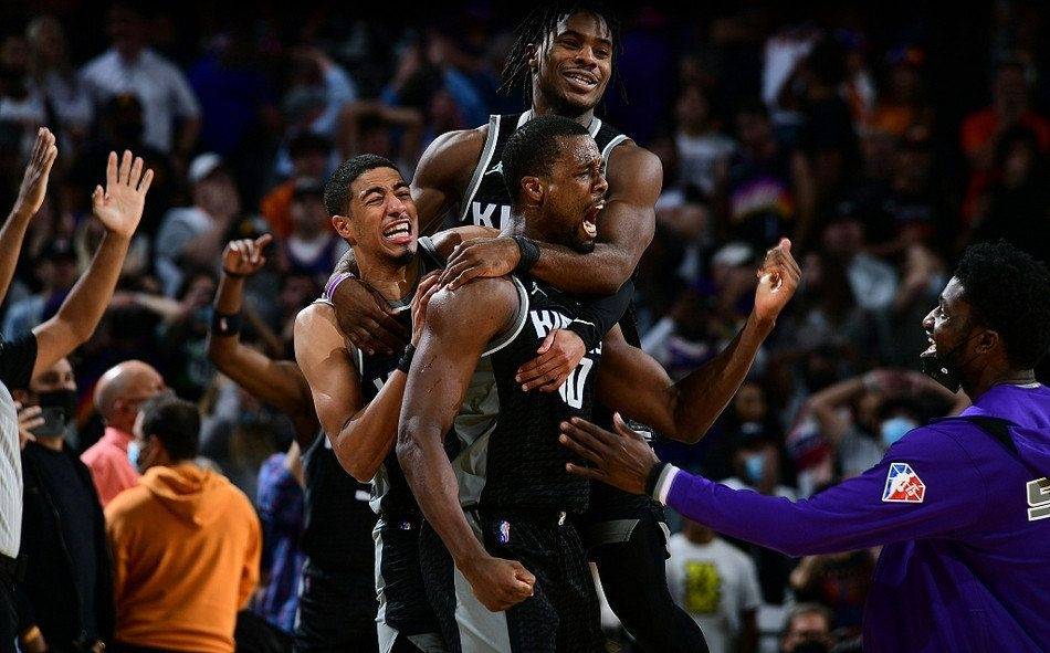 爱体育官方网站-美国力挽狂澜,豪取三分必备之胜