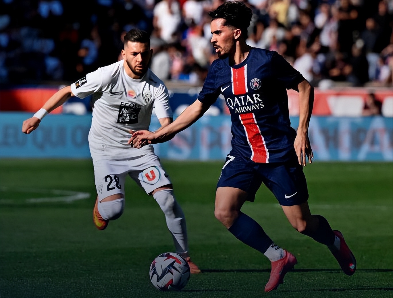 一场精彩胜负!门兴巴黎击败蒙彼利埃 一场精彩胜负!门兴巴黎击败蒙彼利埃