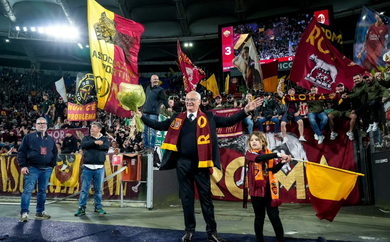 佛罗伦萨主场保持不败,球迷欢呼 佛罗伦萨主场保持不败,球迷欢呼