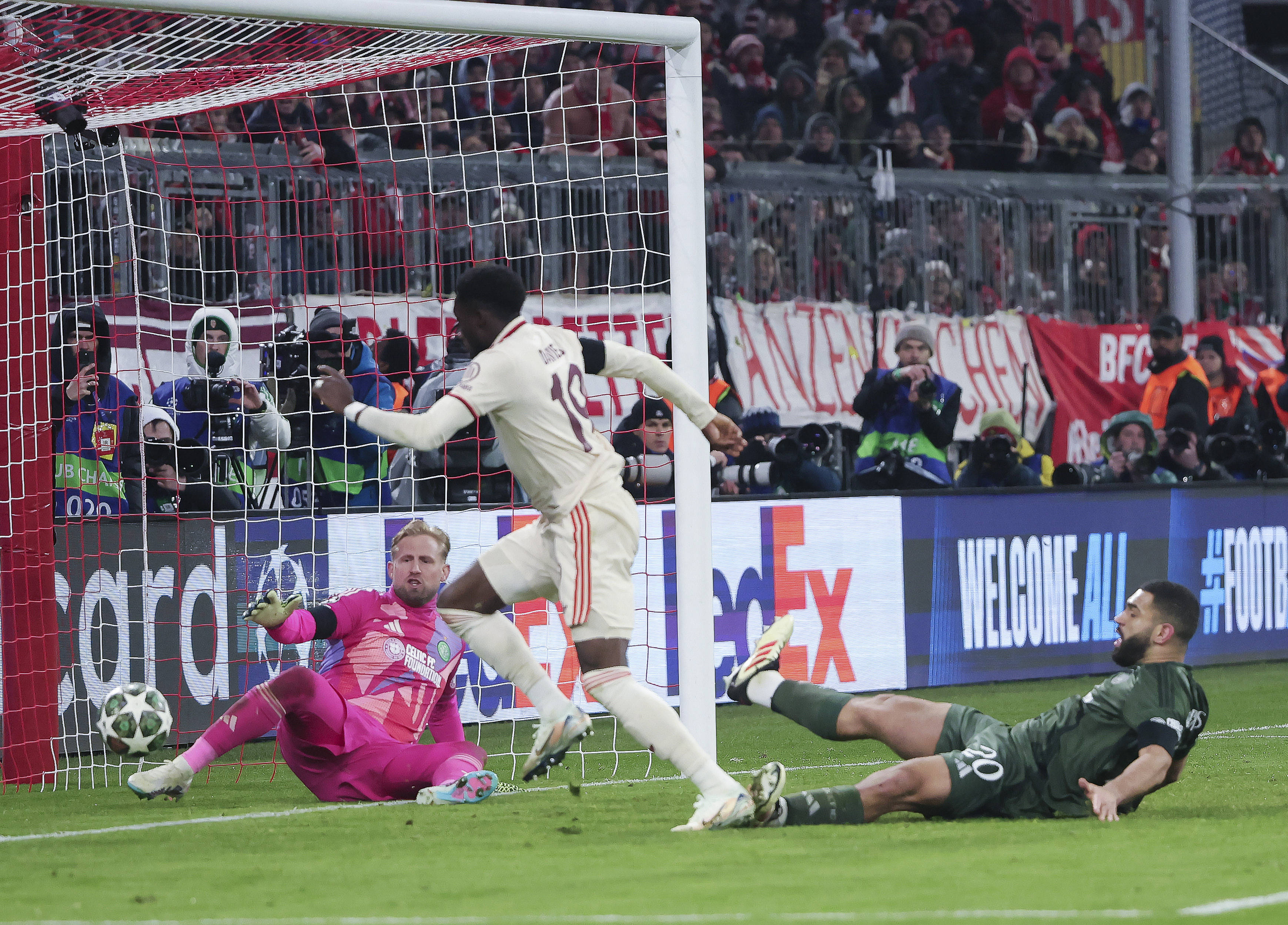 爱体育-AC米兰遭遇惨败,欧冠资格悬念难解