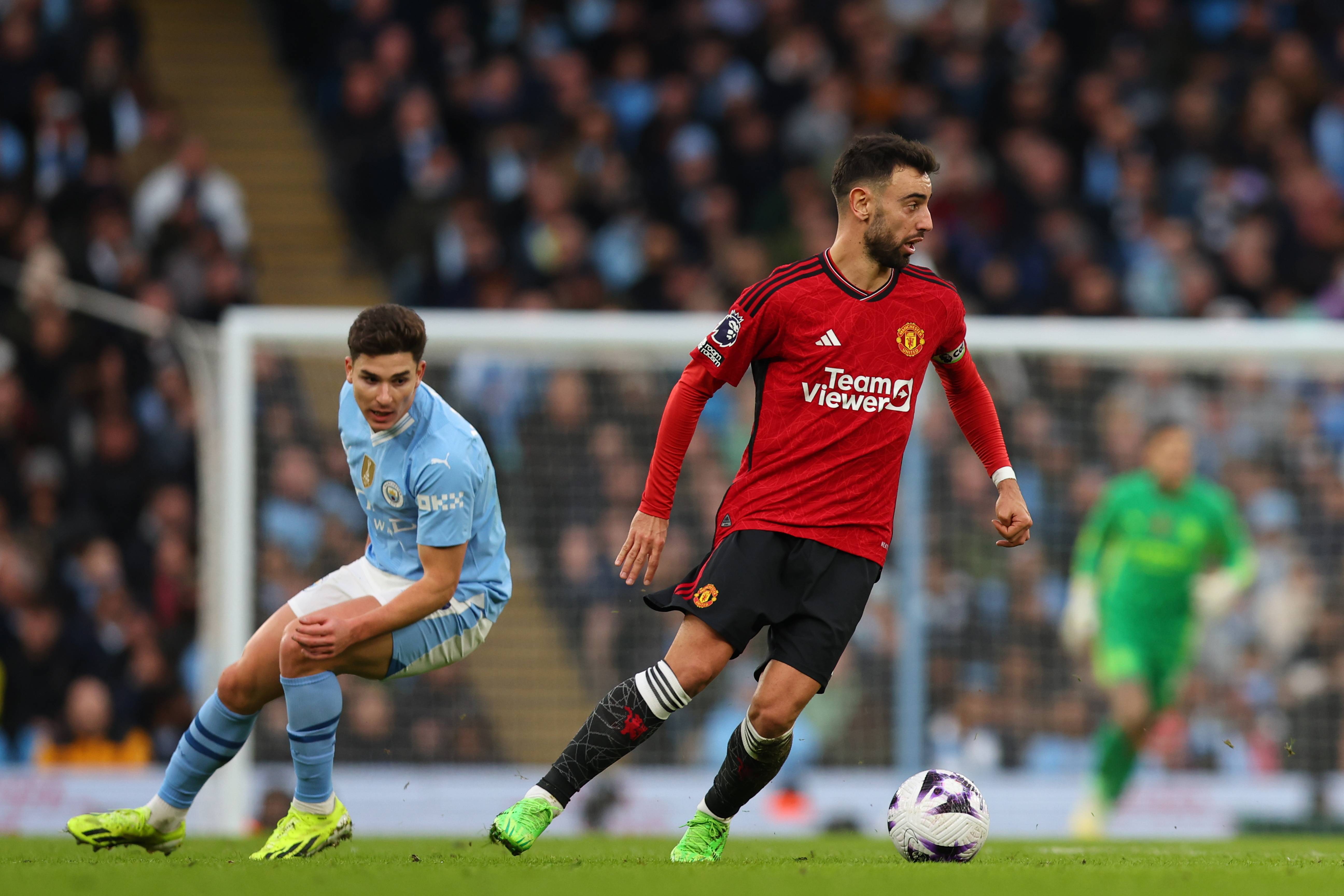 爱体育-曼联防线出现漏洞,主帅紧急整顿