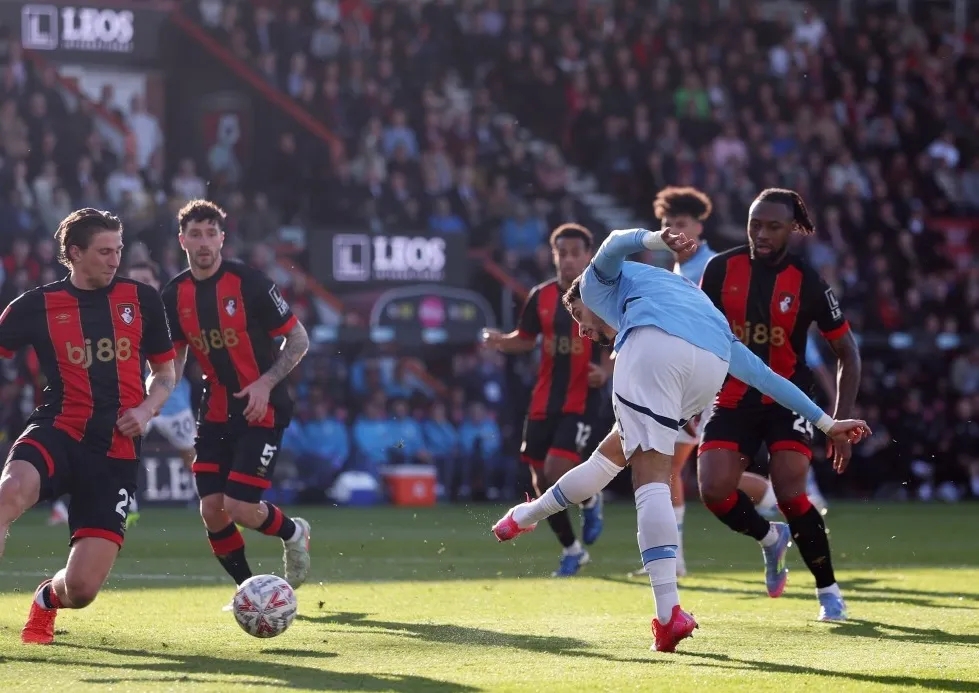 爱体育官方网站-曼城客场完胜AC米兰,斯特林梅开二度费尔南迪尼奥建功