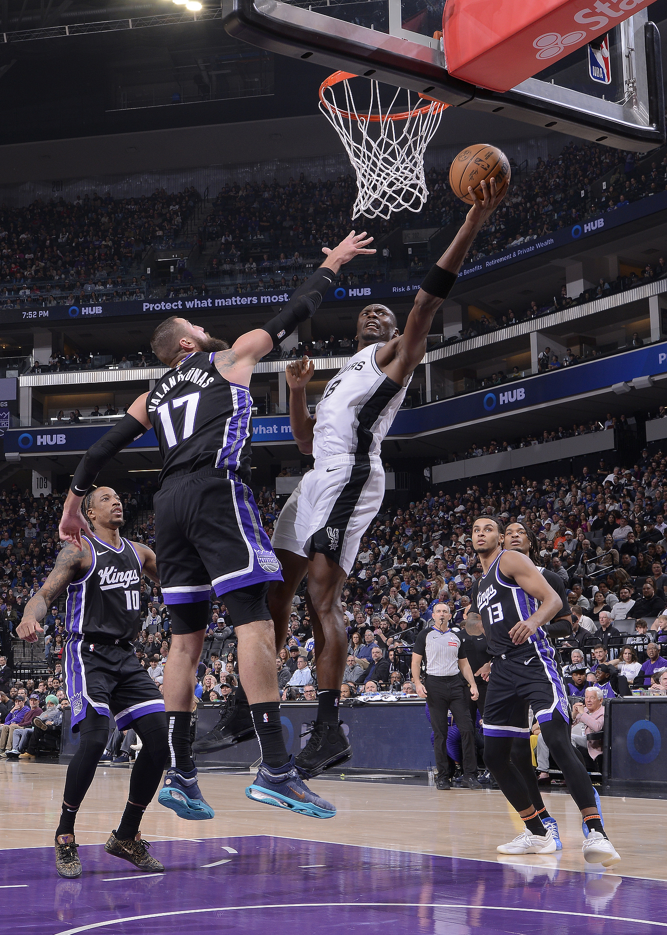 马刺教练组调整战术备战下场比赛 马刺教练组调整战术备战下场比赛