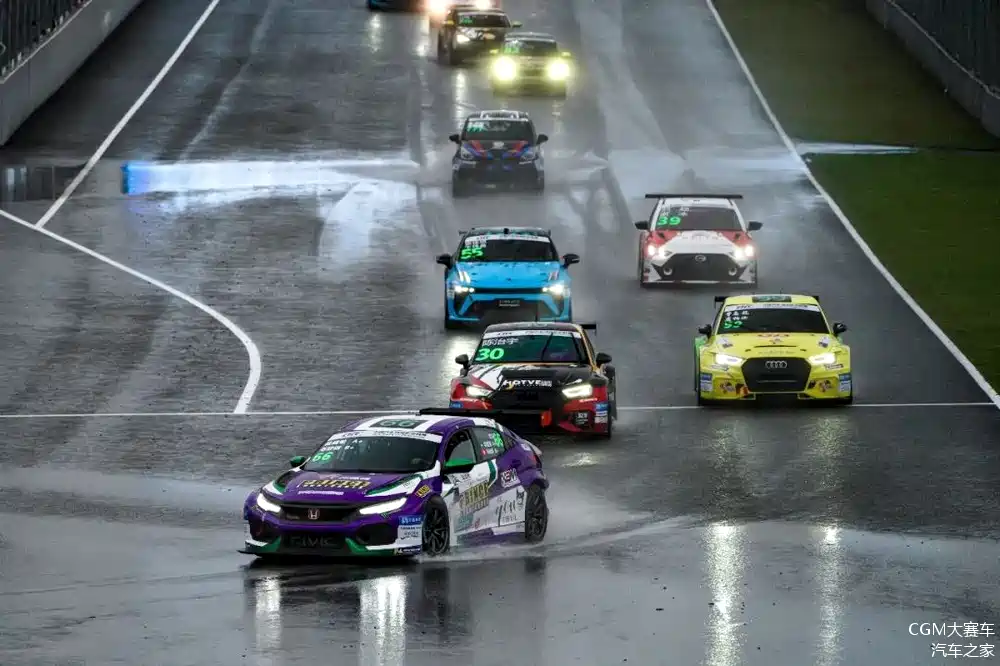 足球精锐对决:球员实力较量见真章 足球精锐对决:球员实力较量见真章